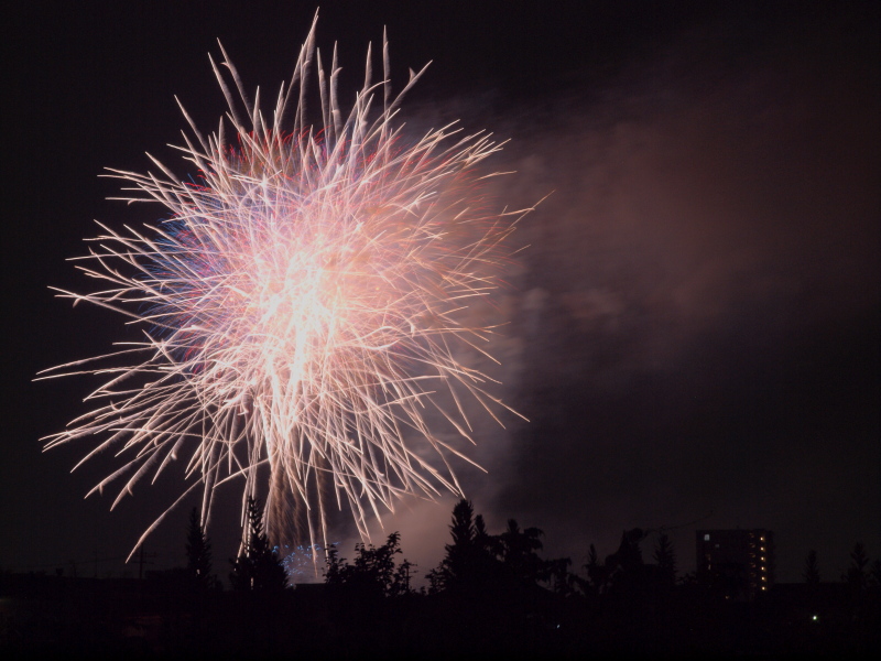 クリックすると拡大できます → ◎夏祭りの閃光